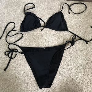 BLACK SWIMSUIT